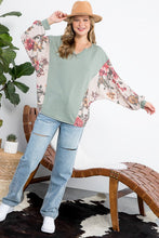 Load image into Gallery viewer, Floral Terry Mixed Casual Top
