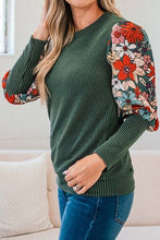 Load image into Gallery viewer, Green Printed Round Neck Lantern Sleeve Top
